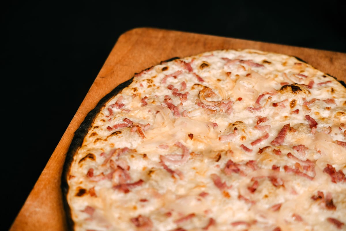 Legendtrack - Tarte flambee petite restauration Tarte flambée petite restauration chez Legend Track à Colmar